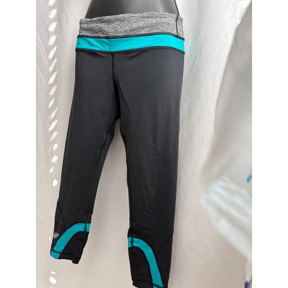 Lululemon Run Inspire Crop II Capri Pants Y2K Blue Stripes Run Yoga Size 6 Gym - Picture 2 of 10
